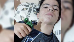 Tiene una enfermedad degenerativa y necesita una prótesis urgente