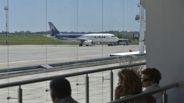 Debido a la crisis, Latam dejará de volar desde Rosario a San Pablo