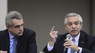 Alberto Fernández dijo que Agustín Rossi lo atormenta con lo que pasa en Santa Fe y que está al tanto de la bandera que Los Monos mostraron en el Coloso.