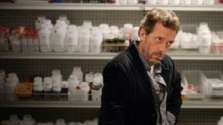 Una periodista criticó la serie House y Hugh Laurie le respondió como Gregory House
