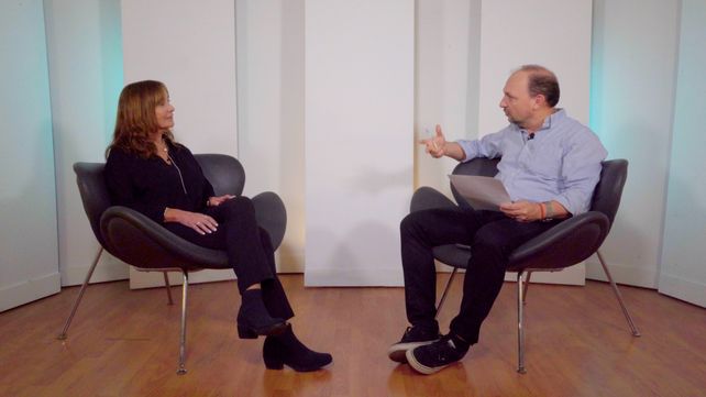 Claudia Levi, decana de la facultad de Ciencias Jurídicas y Sociales de la UNL, en entrevista con Gaspar Gutiérrez, periodista de LT8.