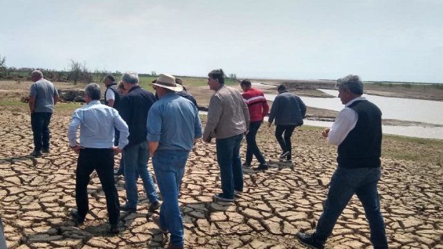 La bajante del Río Paraná pone el riesgo el suministro de agua potable en Victoria.