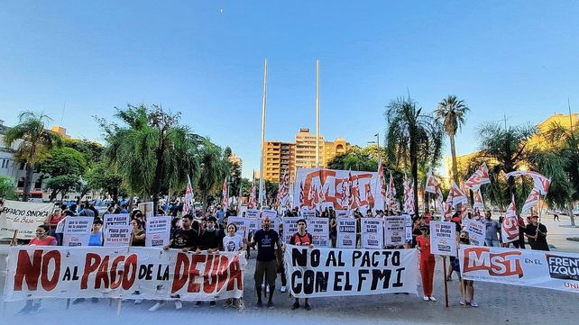 La izquierda se movilizó contra el acuerdo del gobierno con el FMI