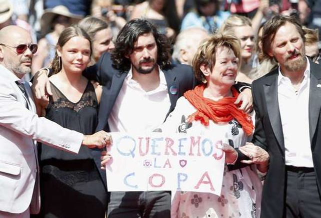 Viggo Mortensen llevó su locura por San Lorenzo a la alfombra roja de Cannes
