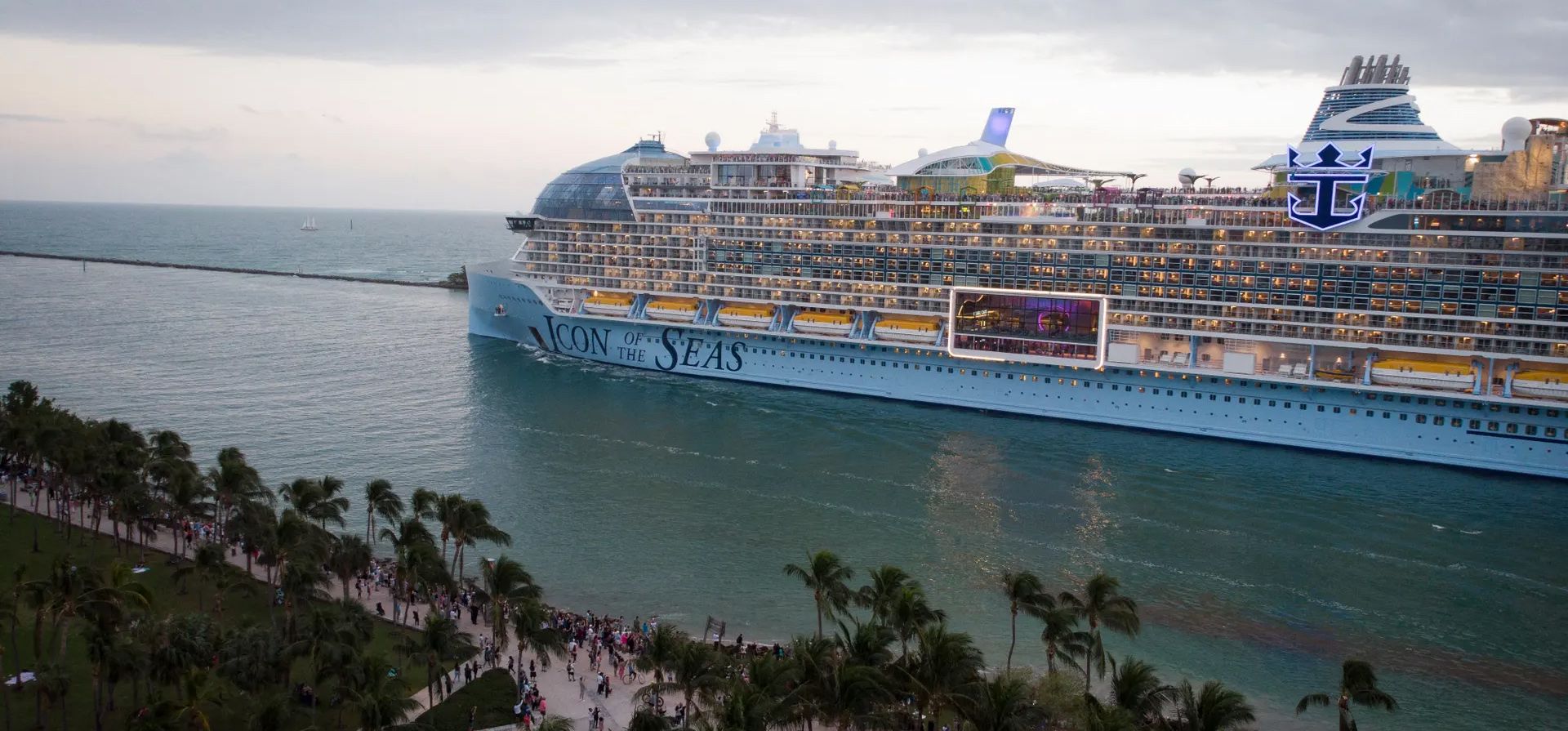 Icono de los mares de Royal Caribbean, anunciado como el crucero más grande del mundo, zarpa desde el puerto de Miami en su crucero inaugural, Florida, Estados Unidos. Fotografía: Marco Bello/AFP/Getty Images Icono de los mares de Royal Caribbean, anunciado como el crucero más grande del mundo, zarpa desde el puerto de Miami en su crucero inaugural, Florida, Estados Unidos. Fotografía: Marco Bello/AFP/Getty Images