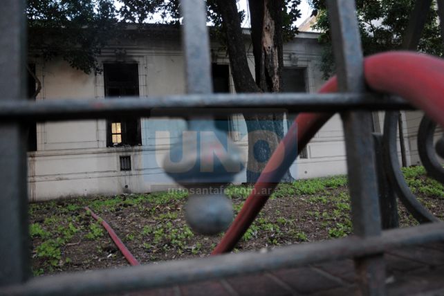 Desalojaron a más de 400 chicos por un incendio en el Colegio Nacional