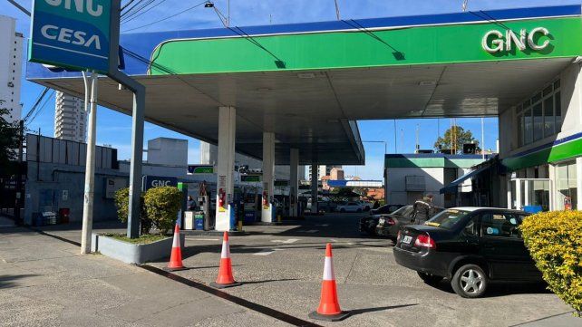 Las estaciones de GNC en la ciudad de Santa Fe están sin vender combustible. Las estaciones de GNC en la ciudad de Santa Fe están sin vender combustible.