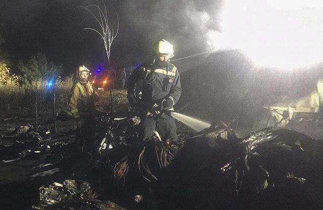 Suben a 26 los muertos al estrellarse avión militar en Ucrania y analizan si hubo falla en el motor