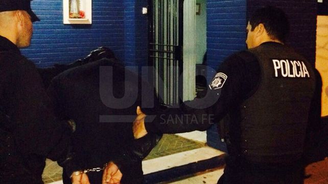 Los vecinos retuvieron a un joven que armado asaltó a varias personas