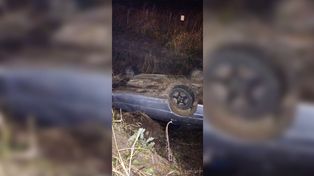 Un accidente de tránsito ocurrió este lunes en calle Gobernador Maya de Paraná. El conductor perdió el control del vehículo y cayó a un zanjón