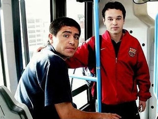Riquelme: “Iniesta es el que mejor juega”