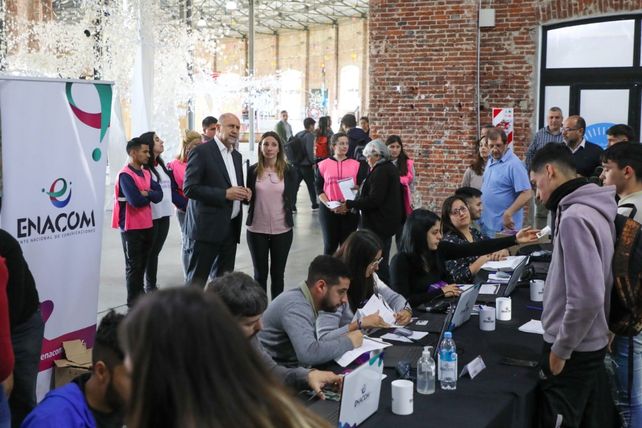 La provincia ya entregó más de 49 mil dispositivos digitales en escuelas