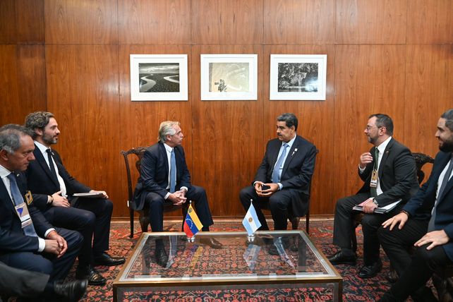 Alberto Fernández junto a su par de Venezuela