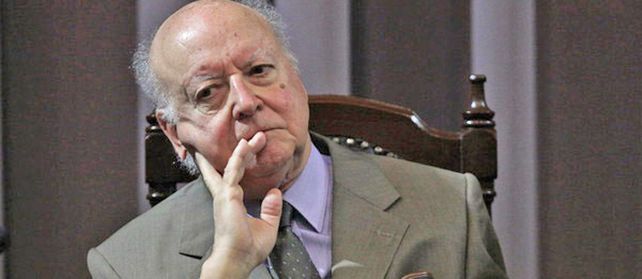 El laureado escritor (premio Cervantes 1999) dijo que después de una educación jesuítica intensa terminó agnóstico. “No descarto que me de susto al final de mi vida y que me ponga beato”