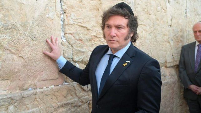 Javier Milei en el Muro de los Lamentos.