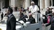 Los medios deforman la imagen del Vaticano, se quejó el Papa