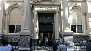 El Banco Central admitió que el proceso de desinflación enfrenta riesgos