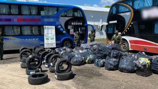 Secuestraron mercadería valuada en más de $8 millones en dos colectivos de tours de compras.