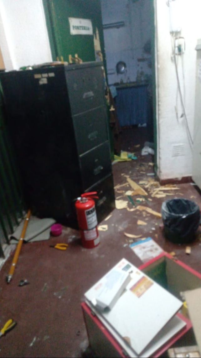 El robo último afectó a la Escuela 1226 de barrio Cristalería.