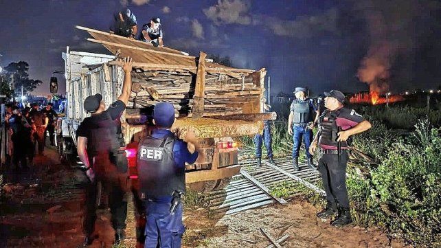 La policía y distintas áreas municipales participaron del operativo realizado este jueves en la zona oeste de Concordia.