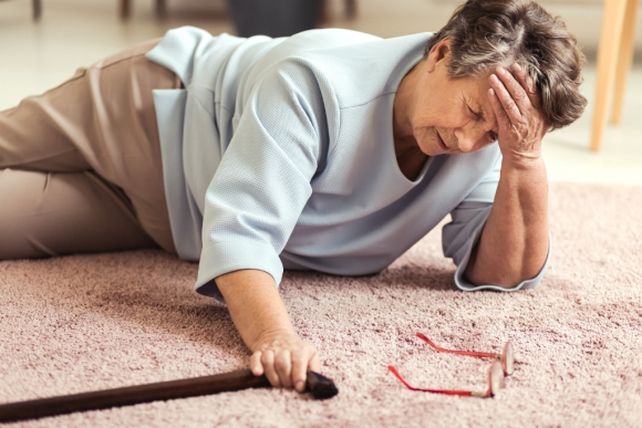 Muchas personas de la tercera edad que se caen no pueden levantarse sin ayuda&nbsp;