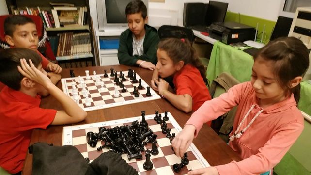 El ajedrez, el juego y un espacio para aprender a mirarse a los ojos
