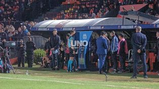 Lamolina se apoyó en el VAR y le dio un penal válido a Aldosivi sobre Colón.
