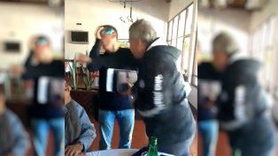 Financista imputado por estafa fue sacado a los golpes de un restaurante