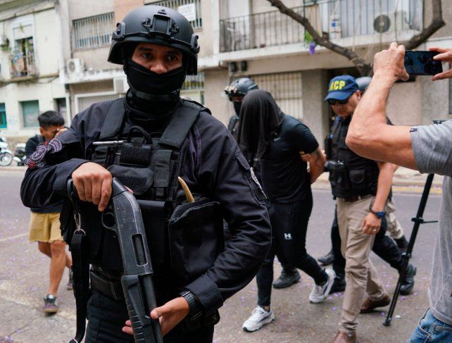 Andrés Pillín Bracamonte al ser detenido por asociación ilícita y extorsiones. La semana próxima será imputado junto a otras seis personas. 