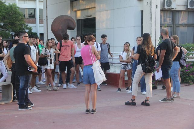 No arrancaron las clases de diseño gráfico en la UNR y denuncian falta de previsión