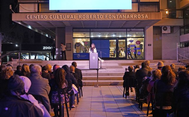 Claudia Piñeiro abrió la Feria del Libro con frases urgentes y dijo que en Rosario no se puede respirar