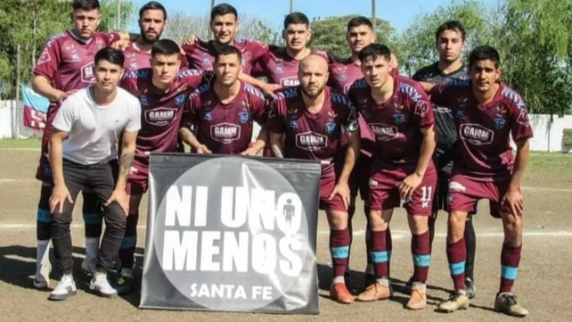 El equipo de fútbol de El Cadi utilizó un cartel que desató un escándalo por tratarse de una consigna de la lucha feminista contra la violencia de género.