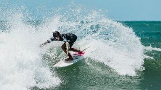 Facundo Ruggiero hizo historia en el surf argentino: fue el primero en ganar tres categorías del Young Guns.