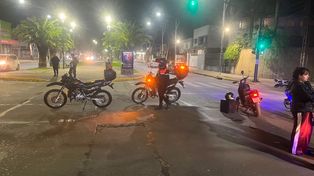 En la zona sur: motociclista lesionada tras chocar con un auto que escapó