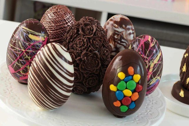 En las celebraciones del domingo de Pascua se comparten huevos de chocolate En las celebraciones del domingo de Pascua se comparten huevos de chocolate