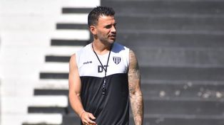 Ariel Broggi podría ver amenazada su continuidad en Gimnasia de Mendoza si se llevara una derrota del Coloso ante Newells.