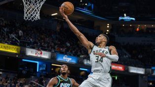Los 54 puntos de Antetokounmpo no le alcanzaron a Milwaukee