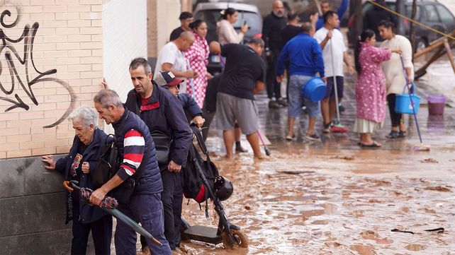 Valencia: más de 50 muertos en el marco de devastadoras inundaciones
