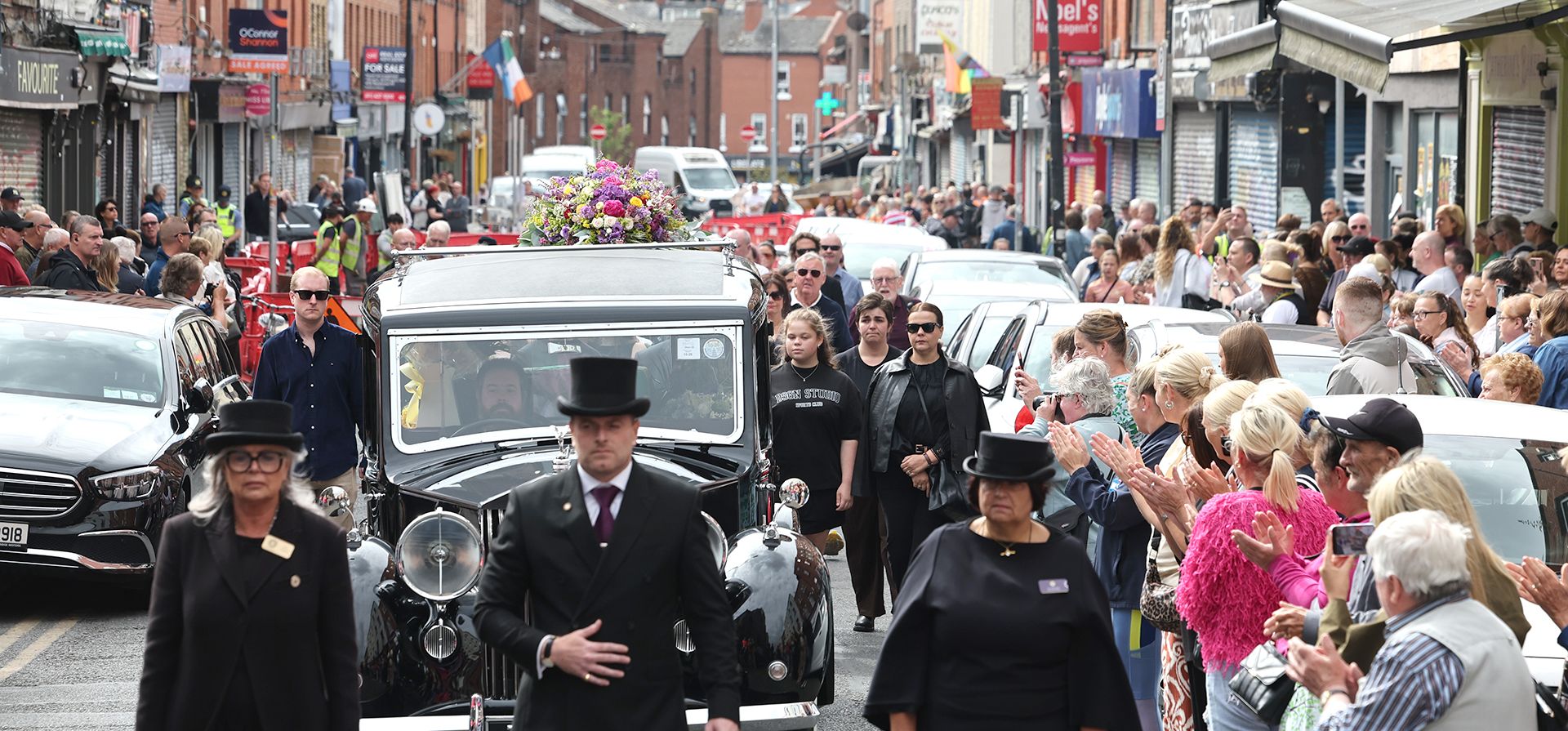 El cortejo fúnebre llega a la iglesia de Santa Catalina para el funeral de la actriz ganadora del Óscar, Brenda Fricker, en Dublín, Irlanda, el jueves 6 de agosto de 2026. (Damien Eagers/PA vía AP) El cortejo fúnebre llega a la iglesia de Santa Catalina para el funeral de la actriz ganadora del Óscar, Brenda Fricker, en Dublín, Irlanda, el jueves 6 de agosto de 2026. (Damien Eagers/PA vía AP)