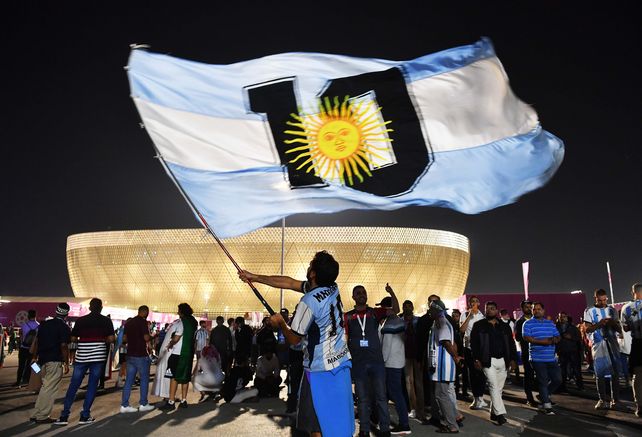 Otra vez, los argentinos coparon Qatar y deliraron con el pasaje a la final
