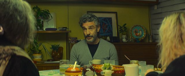 Blondi: Una mirada irónica sobre la realidad