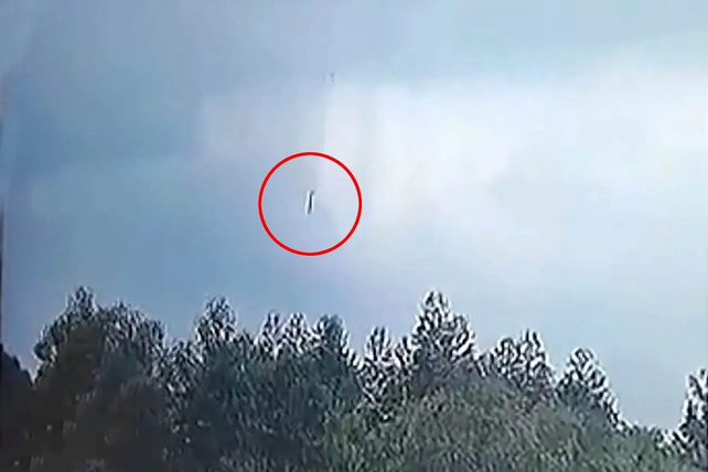 Tragedia aérea en China: impactantes videos registran la caída del avión