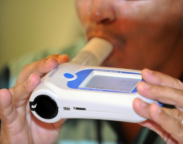 Atención fumadores: ofrecen gratis un estudio para conocer el estado de los pulmones