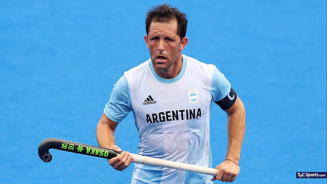 Pedro Ibarra, de Los Leones, abanderado en la clausura de los Juegos