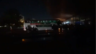 La terminal de ómnibus, completamente a oscuras.