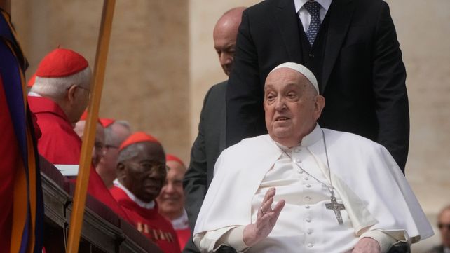 El Papa Francisco dejó de usar las cánulas nasales para inhalar oxígeno