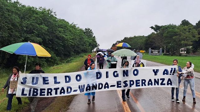 Docentes y personal de salud se unieron a los policías para pedir una recomposición salarial. Patricia Bullrich enviará a la Gendarmería