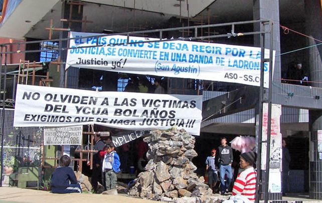 El supermercado Ycuá Bolaños. Las al menos 400 víctimas fatales quedaron atrapadas por el fuego y el humo.