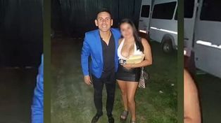 La foto del concejal Juan José Piedrabuena en la boda narco, con la hermana de la novia.