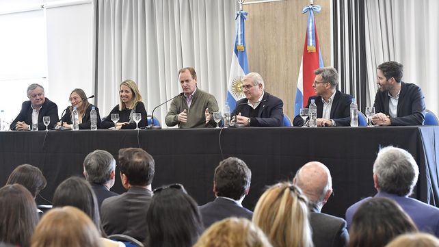 Harán mejoras en centros de educación física de Paraná y Concordia
